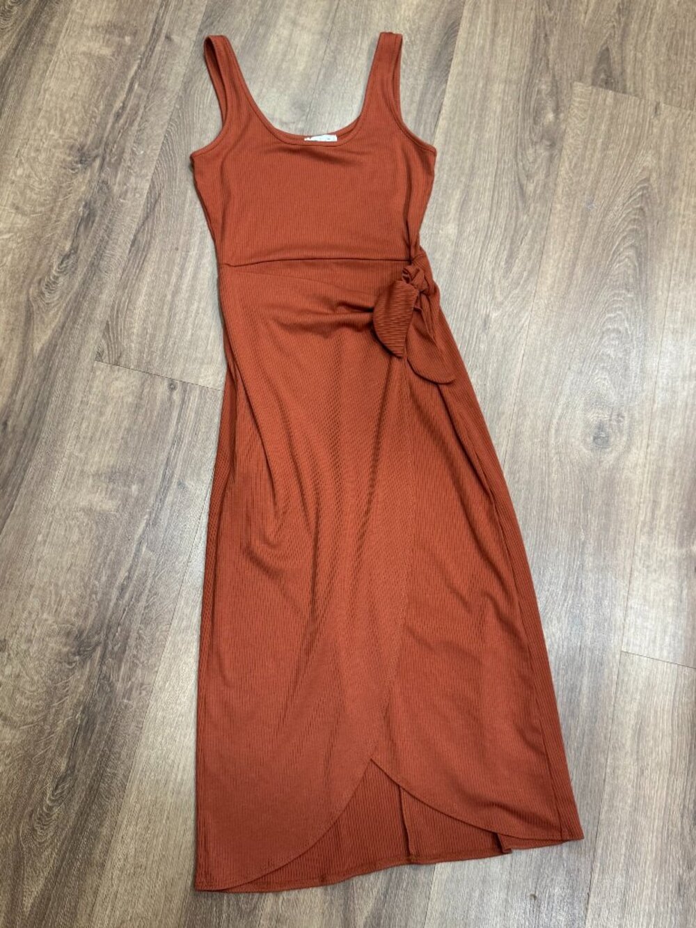 Nine Britton Rust Ribbed Tie-Waist Midi Dress — XS 🍂